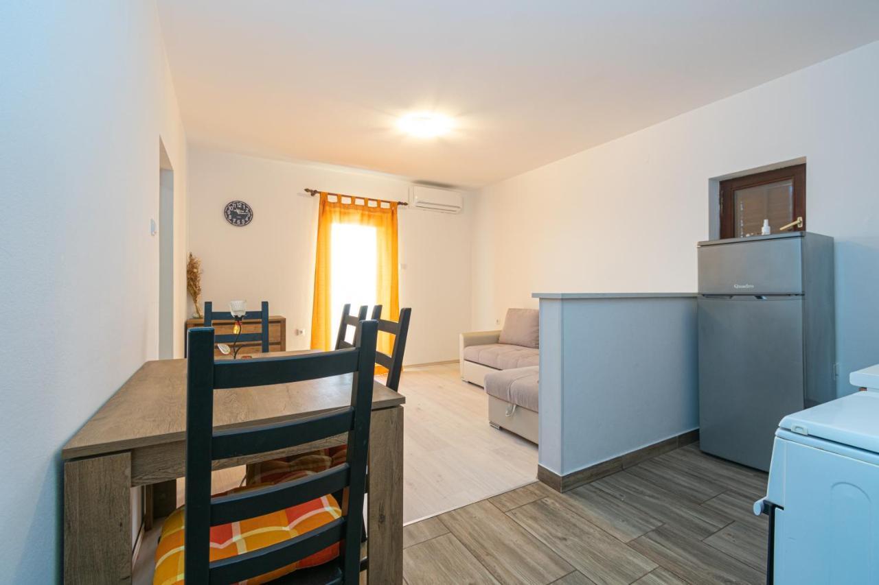 Apartments By The Sea Mandre, Pag - 3084 Kolan Luaran gambar