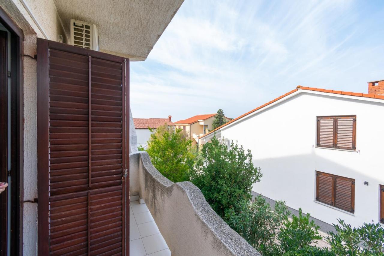 Apartments By The Sea Mandre, Pag - 3084 Kolan Luaran gambar