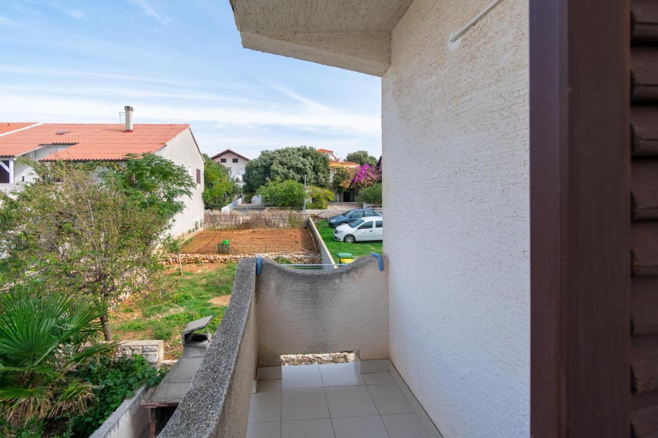 Apartments By The Sea Mandre, Pag - 3084 Kolan Luaran gambar
