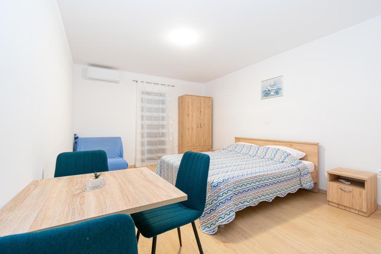 Apartments By The Sea Mandre, Pag - 3084 Kolan Luaran gambar