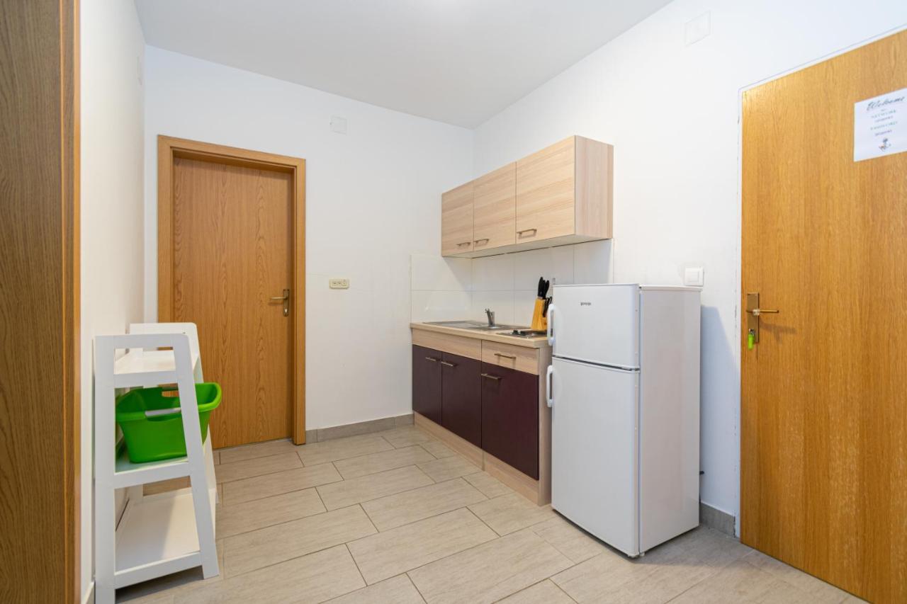 Apartments By The Sea Mandre, Pag - 3084 Kolan Luaran gambar