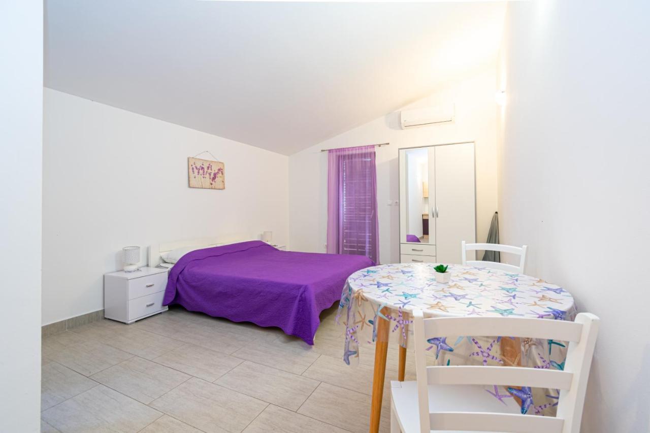Apartments By The Sea Mandre, Pag - 3084 Kolan Luaran gambar
