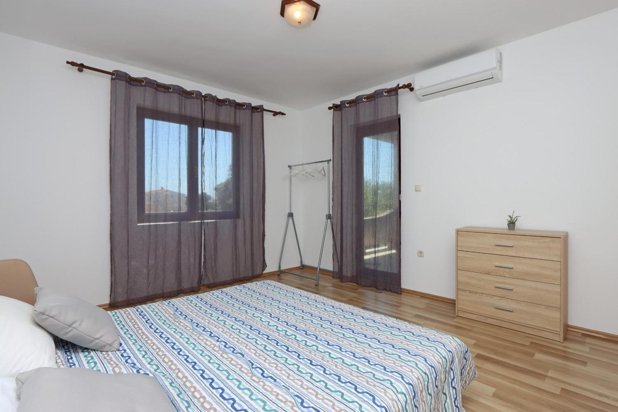 Apartments By The Sea Mandre, Pag - 3084 Kolan Bilik gambar