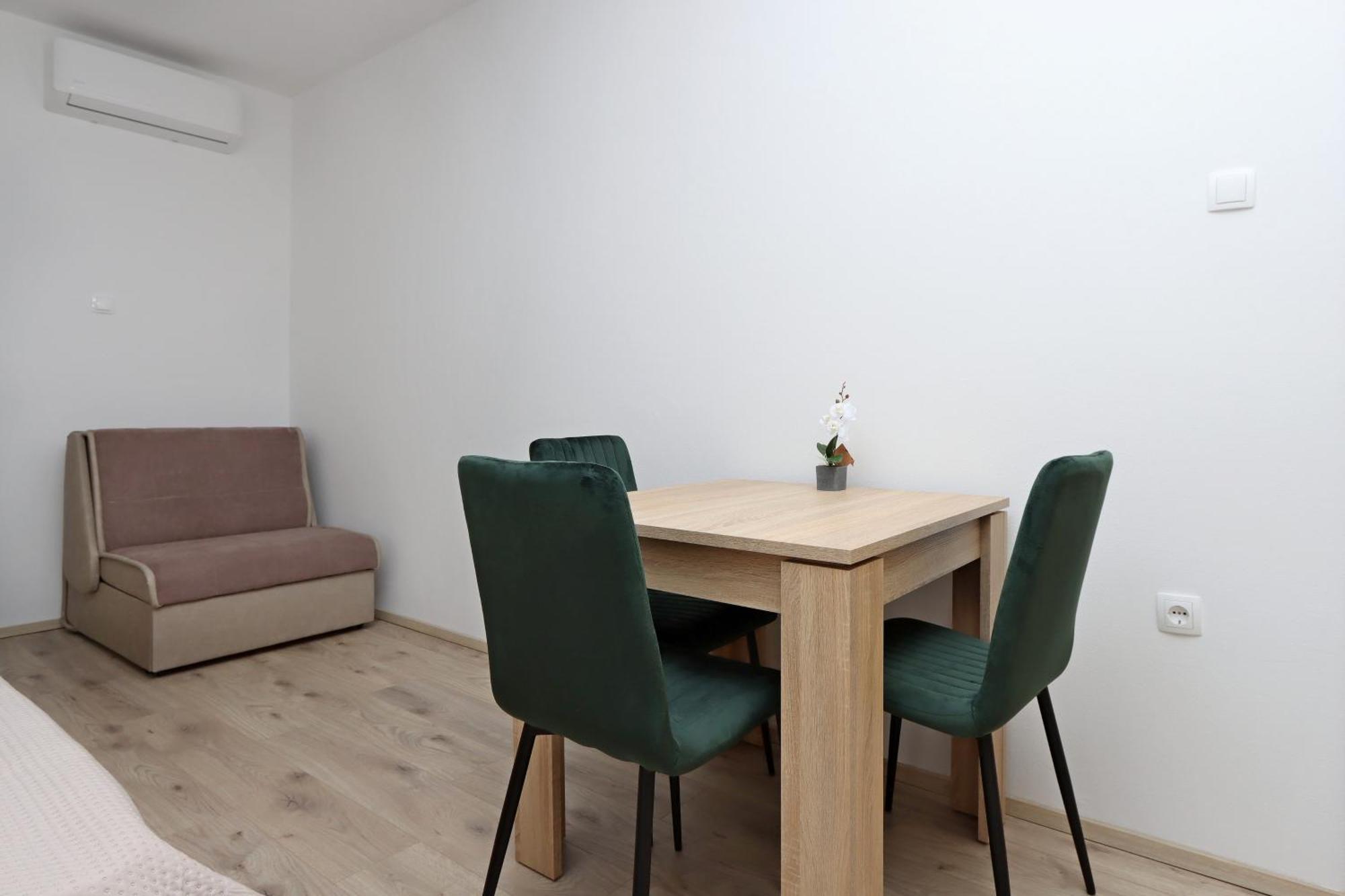 Apartments By The Sea Mandre, Pag - 3084 Kolan Bilik gambar