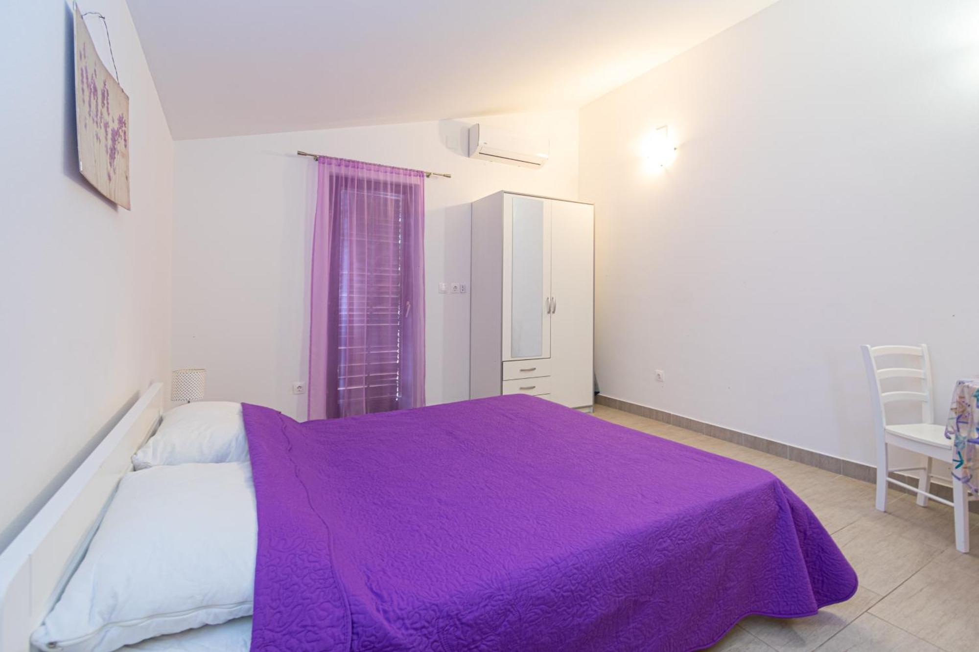 Apartments By The Sea Mandre, Pag - 3084 Kolan Bilik gambar