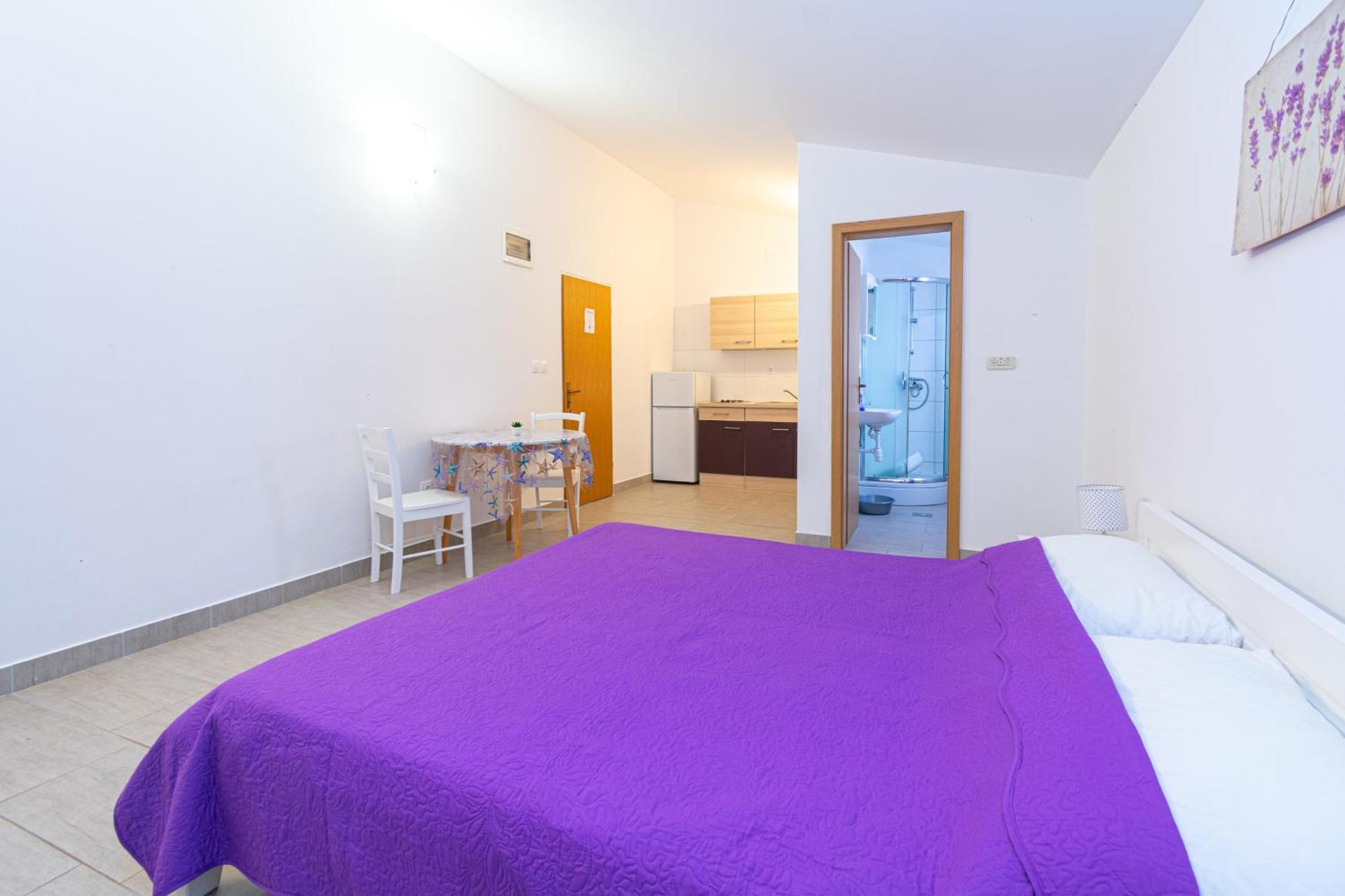 Apartments By The Sea Mandre, Pag - 3084 Kolan Bilik gambar