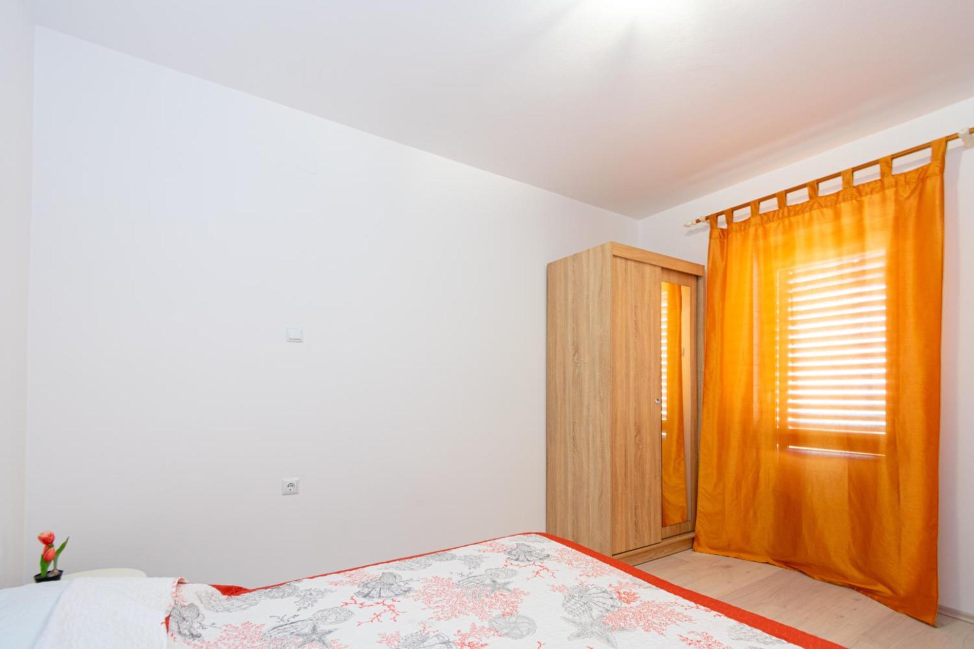 Apartments By The Sea Mandre, Pag - 3084 Kolan Bilik gambar