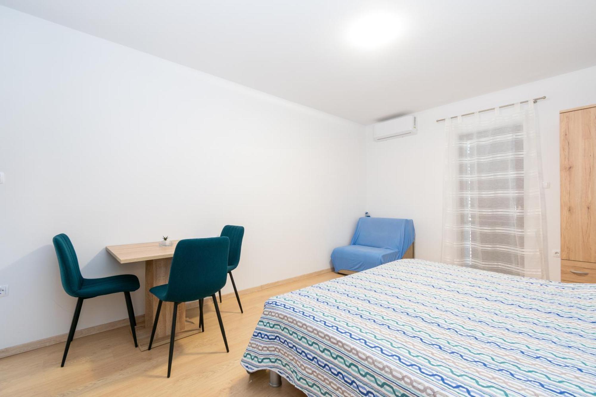 Apartments By The Sea Mandre, Pag - 3084 Kolan Bilik gambar